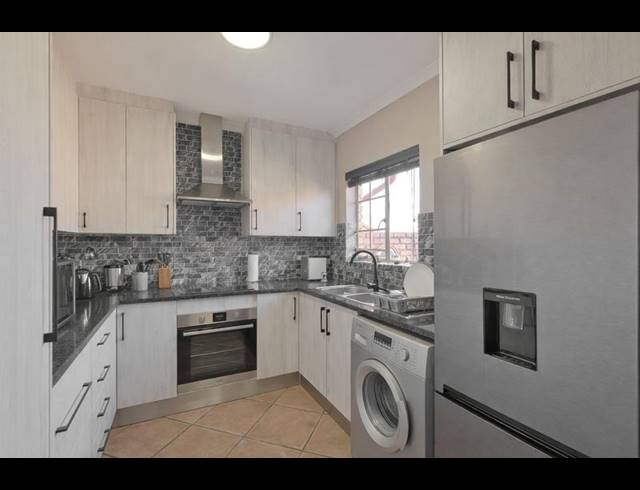 2 BEDROOM TOWNHOUSE FOR SALE IN WIERDAGLEN ESTATE